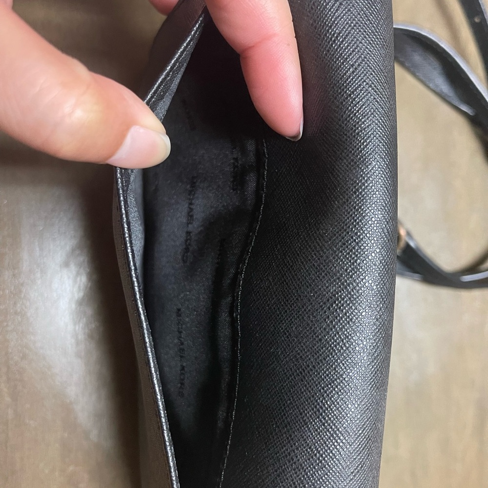 Michael Kors 3-in-1 crossbody - Picture 3 of 6